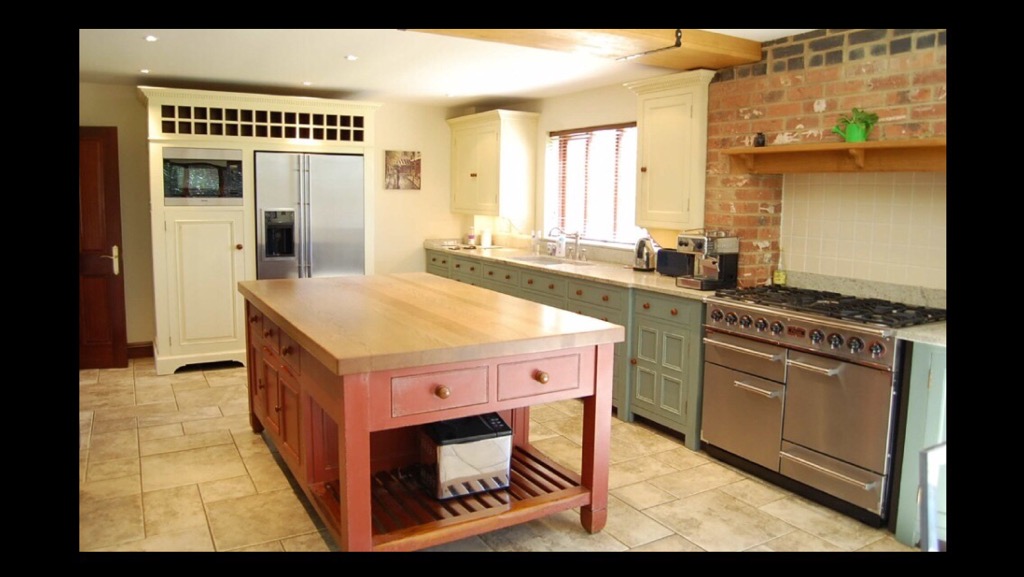 Original Chalon bespoke kitchen before repainting and refurbishment