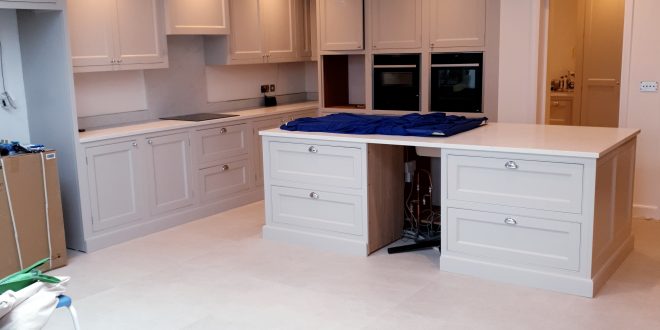 Handmade Kitchens Direct  Christchurch, London- Northants- Beds- Bucks- Herts- Traditional painter